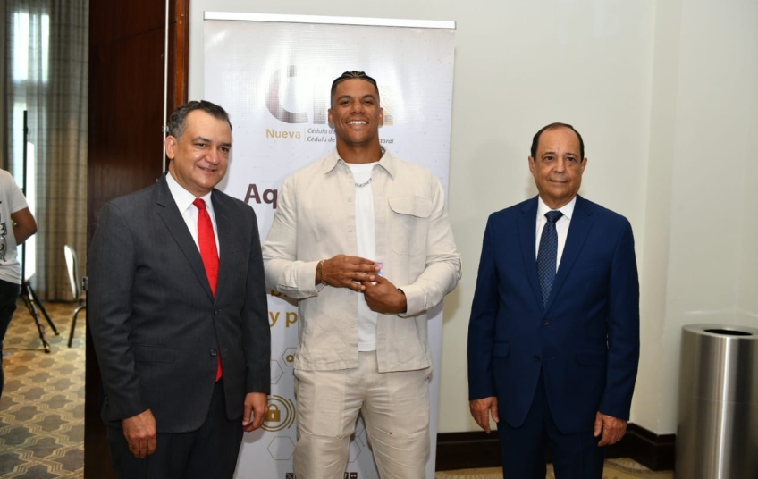 JCE entrega nueva cédula a integrantes de la selección dominicana del Clásico Mundial de Béisbol 2026
