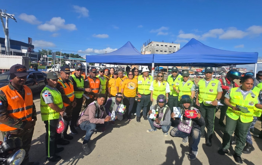 Mujeres en la Vía y DIGESETT realiza campaña preventiva por asueto de Semana Santa 2026