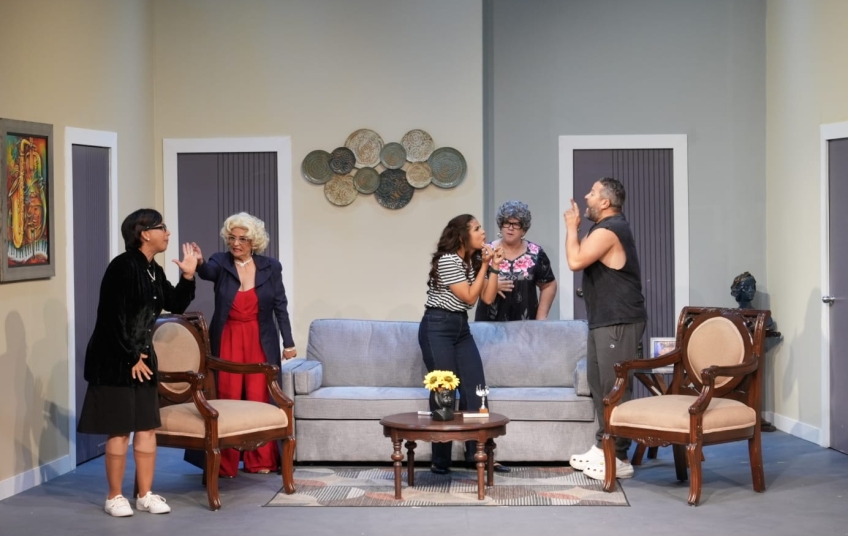 La Quinta Temporada de Teatro Banreservas cierra a sala llena con “Mis tres suegras” y “Para subir al cielo”