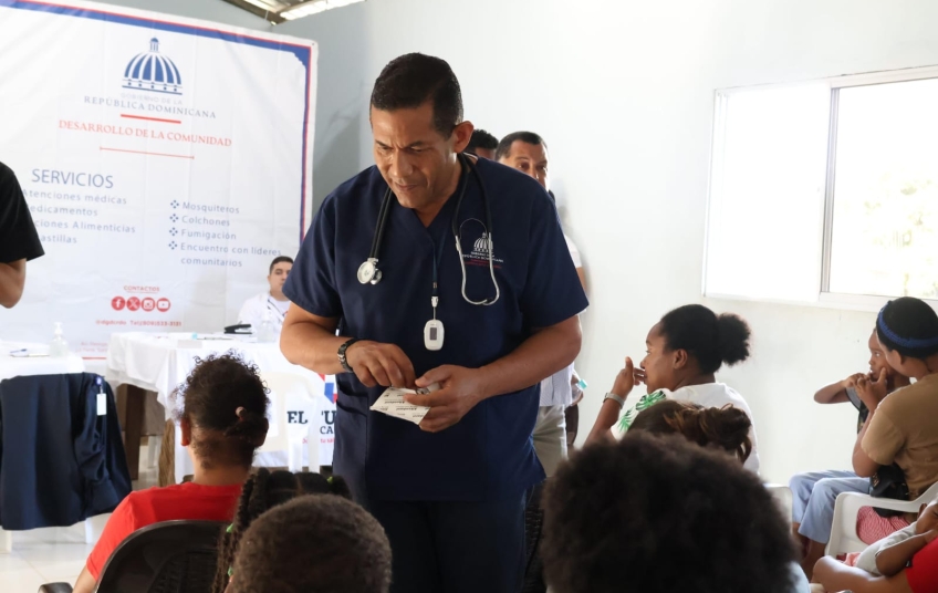 DGDC lleva “La Ruta Comunitaria” a El Carril de Haina con jornada médica, entrega de medicamentos y acondicionamiento de viviendas