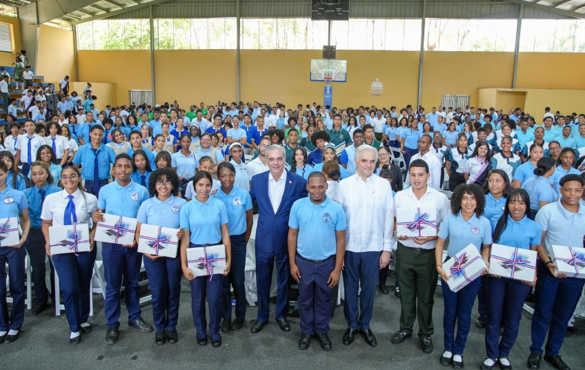 Presidente Abinader destaca alta demanda laboral en tecnología, inglés, ingeniería y áreas técnicas; insta a la población a capacitarse 