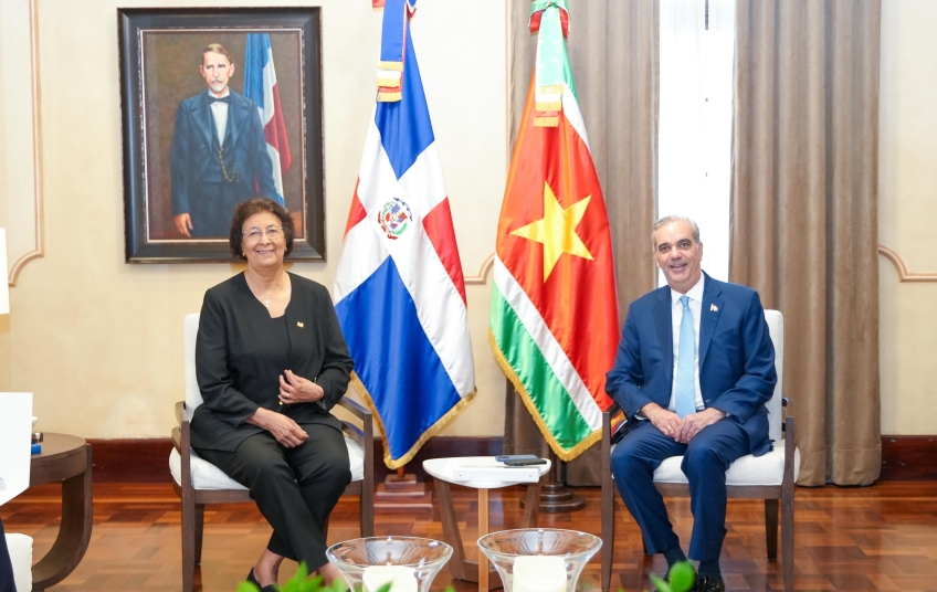 Presidente Abinader recibe a su homóloga de Surinam, Jennifer Geerlings-Simons, en visita oficial