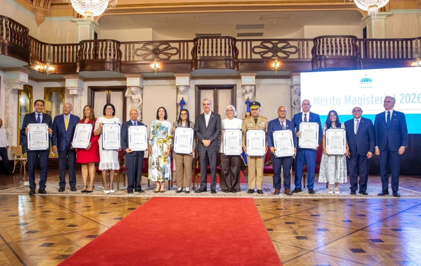 Presidente Abinader entrega Medalla al Mérito Magisterial 2026 y reconoce el aporte de docentes al desarrollo del país