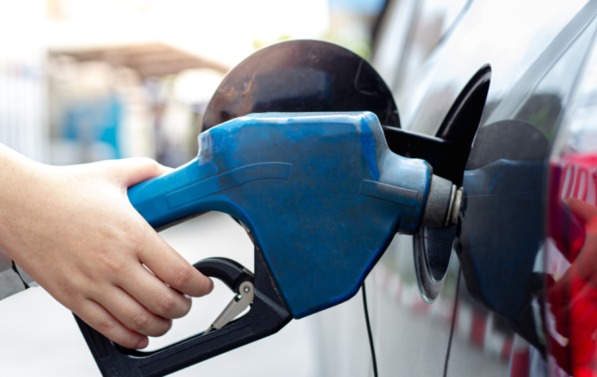 MICM anuncia congelan precios de los combustibles esenciales