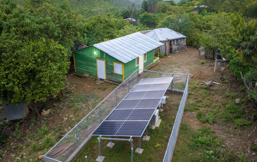 Gobierno lleva energía eléctrica  a ocho comunidades montañosas de Pedro Santana