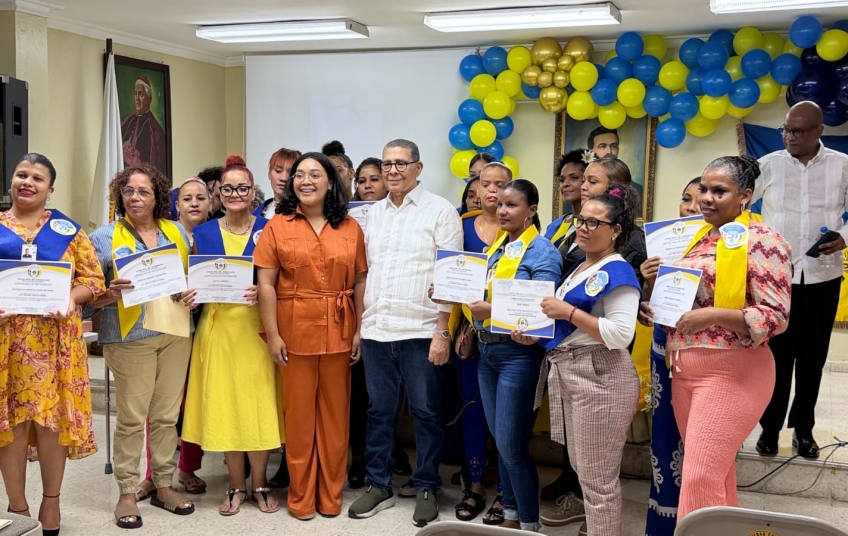 Hogar Crea Dominicano gradúa 22 mujeres del taller de escritura creativa “Esta historia tiene mi nombre”
