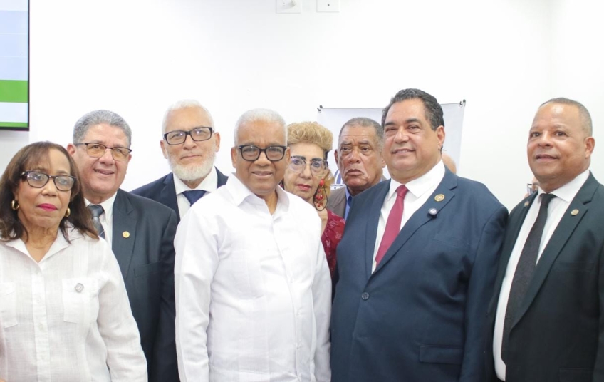 Gobierno otorga pensiones de RD$40,000 y seguro médico a notarios